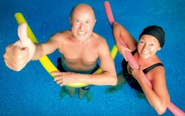 Therapeutische Wassergymnastik im Therapiebecken